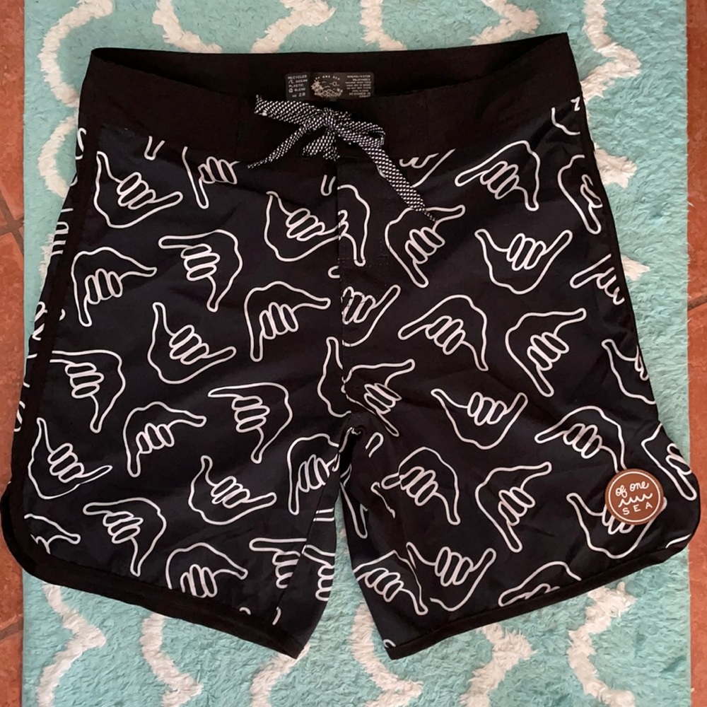 OF ONE SEA Men’s Retro Shaka Boardshorts